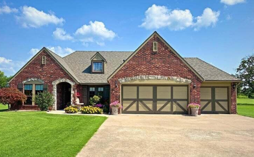 5026 Lake Breeze Road, Grove OK – Patricia Island Country Club Home on Grand Lake